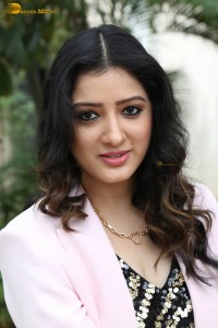 indian actress richa panai cute photoshoot in a garden