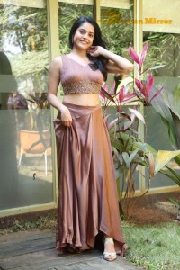 Riddhi Kumar hot photoshoot