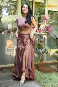 Riddhi Kumar hot photoshoot