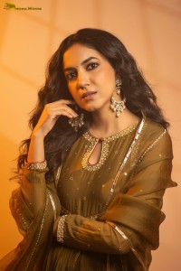 telugu actress ritu varma glamorous photo shoot