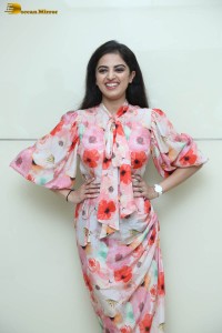 indian actress roshni sahota glamorous in a pink and white dress
