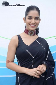 Ruhani-Sharma-26