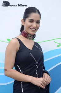 Ruhani-Sharma-28