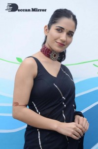 Ruhani-Sharma-30