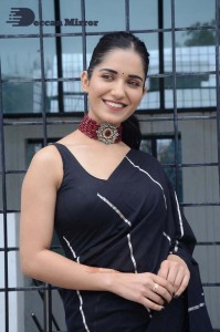 Ruhani-Sharma-36
