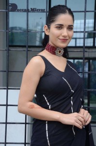 Ruhani-Sharma-40