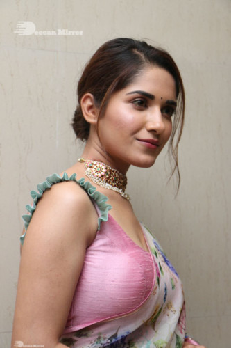 Ruhani Sharma (80)