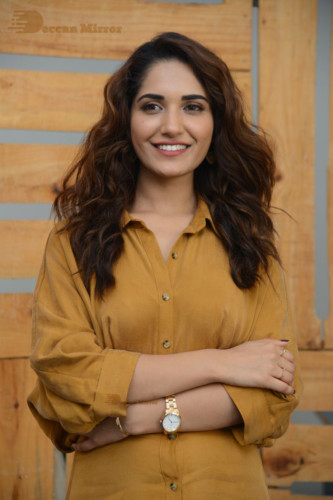 Ruhani Sharma Picture Gallery 3