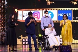 Chiranjeevi and K Viswanath at SIIMA 2021