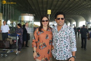 Cricket Legend Sachin Tendulkar spotted with his wife Anjali at Airport