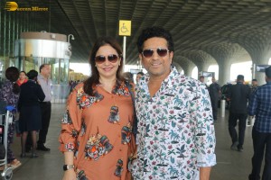 Cricket Legend Sachin Tendulkar spotted with his wife Anjali at Airport