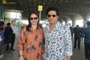 Cricket Legend Sachin Tendulkar spotted with his wife Anjali at Airport