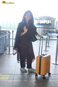 actress Sai Pallavi dressed casually in salwar dress at mumbai airport