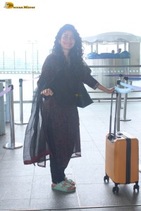 actress Sai Pallavi dressed casually in salwar dress at mumbai airport