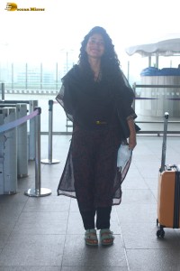 actress Sai Pallavi dressed casually in salwar dress at mumbai airport