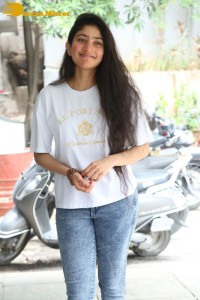 Telugu and Tamil Actress Sai Pallavi photoshoot in a white t-shirt and blue denim jeans