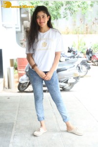 Telugu and Tamil Actress Sai Pallavi photoshoot in a white t-shirt and blue denim jeans