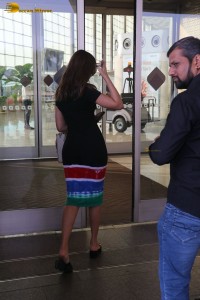 actress saiee manjrekar hot looks at mumbai airport