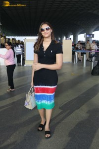 actress saiee manjrekar hot looks at mumbai airport