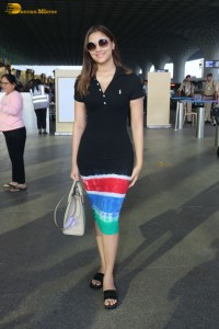 actress saiee manjrekar hot looks at mumbai airport
