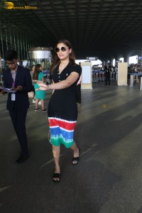actress saiee manjrekar hot looks at mumbai airport