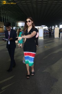 actress saiee manjrekar hot looks at mumbai airport