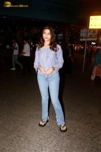 Indian actress saiee manjrekar shows off hour glass figure in denim jeans