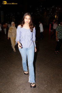 Indian actress saiee manjrekar shows off hour glass figure in denim jeans