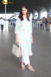Indian actress saiee manjrekar pretty in a blue salwar dress at airport