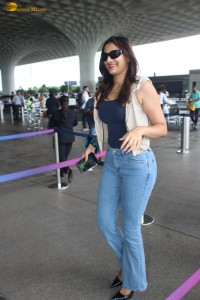 actress saiee manjrekar red-hot looks in a black top and denim jeans