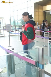 actress Saiee Manjrekar stylish looks in jeans and jacket at mumbai airport