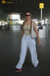 Indian actress Saiee Manjrekar chic look at mumbai airport