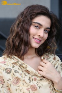 Actress Saiee Manjrekar cute photoshoot