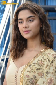 Actress Saiee Manjrekar cute photoshoot