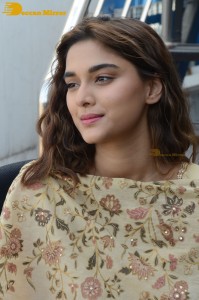 Actress Saiee Manjrekar cute photoshoot