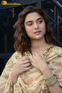 Actress Saiee Manjrekar cute photoshoot