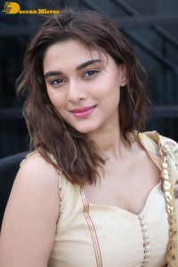 Actress Saiee Manjrekar cute photoshoot