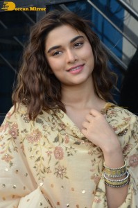 Actress Saiee Manjrekar cute photoshoot