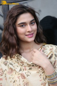 Actress Saiee Manjrekar cute photoshoot