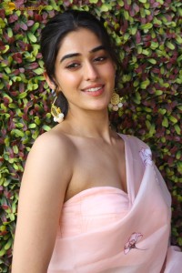 actress sakshi vaidya cute looks in a shoulderless blouse and saree