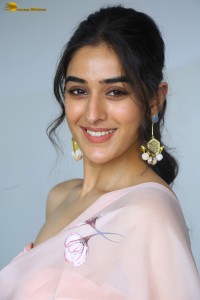 actress sakshi vaidya cute looks in a shoulderless blouse and saree