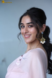 actress sakshi vaidya cute looks in a shoulderless blouse and saree