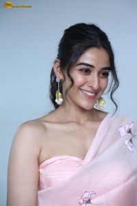 actress sakshi vaidya cute looks in a shoulderless blouse and saree