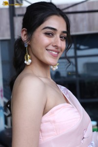 actress sakshi vaidya cute looks in a shoulderless blouse and saree