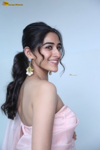 actress sakshi vaidya cute looks in a shoulderless blouse and saree