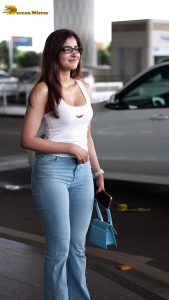 actress sakshi malik sexy in a white top and denim jeans