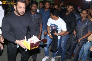 Salman Khan Birthday Bash attended by Tabu, Sangeeta Bijlani, Riteish and Genelia Deshmukh, and others