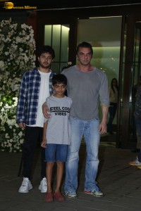 Salman Khan Birthday Bash attended by Tabu, Sangeeta Bijlani, Riteish and Genelia Deshmukh, and others