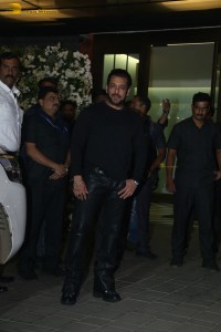 Salman Khan Birthday Bash attended by Tabu, Sangeeta Bijlani, Riteish and Genelia Deshmukh, and others
