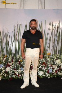 Salman Khan’s Eid Celebration attended by Riteish Deshmukh, Genelia, Arpita, Sonali Bendre, and Jackie Shroff